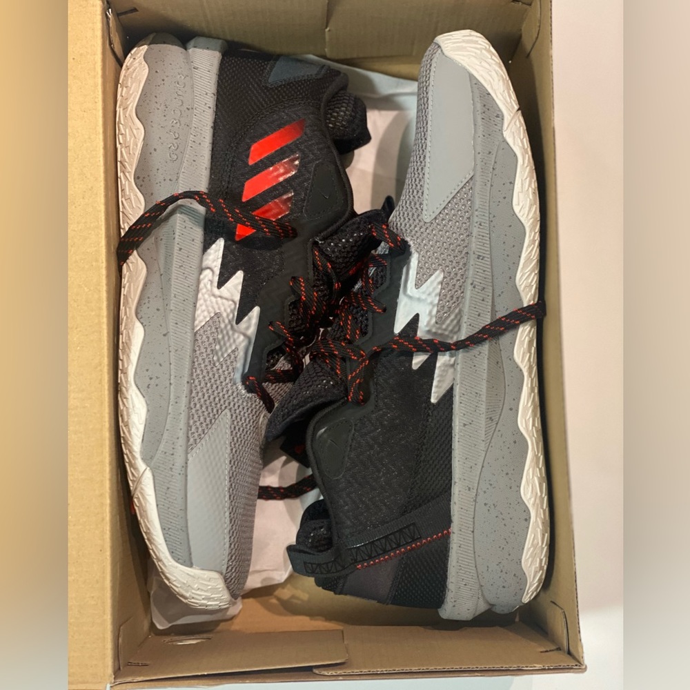Adidas Dame 8